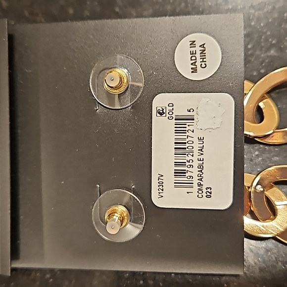 💕VINCE CAMUTO💕 Clearly Disco Link Drop  Earrings ~ Gold Tone NWT - Picture 4 of 4